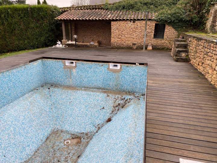 Avant travaux – Ancienne mosaïque de piscine à Saint-Cyr-au-Mont-d’Or