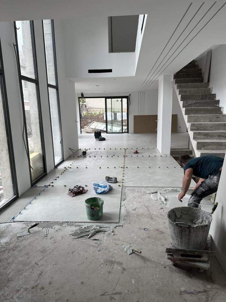 Pose de carrelage grand format intérieur à Villeurbanne
