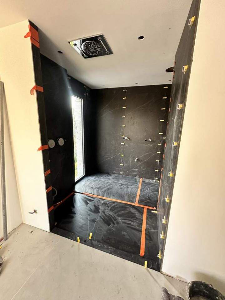 Douche à l’italienne en carrelage grand format 120x260 à Villeurbanne 