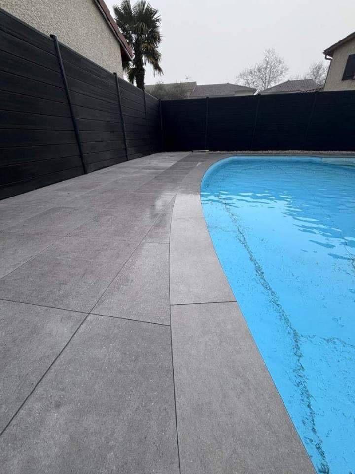 Carrelage piscine format XXL Lyon
