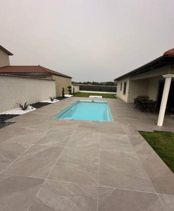 Carrelage piscine grands formats terrasse Lyon