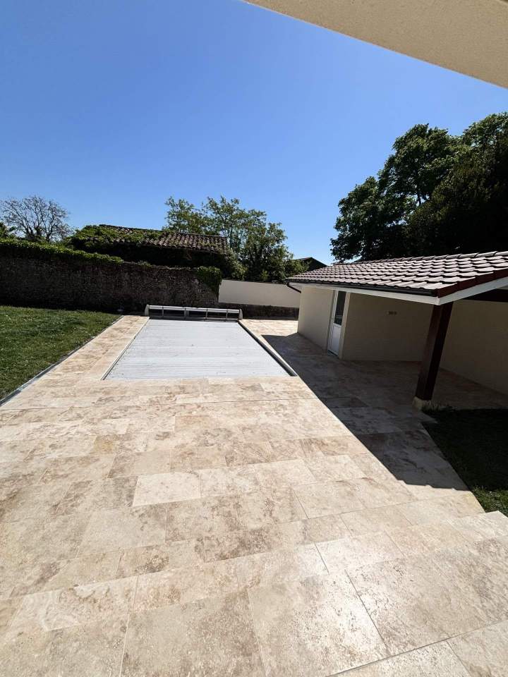 Réalisation complète d’une terrasse de piscine à Miribel