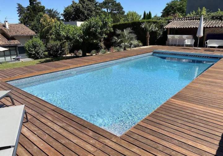 Piscine rénovée avec mosaïque à Saint-Cyr-au-Mont-d’Or