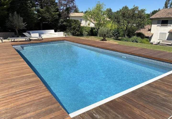 Piscine rénovée avec mosaïque à Saint-Cyr-au-Mont-d’Or