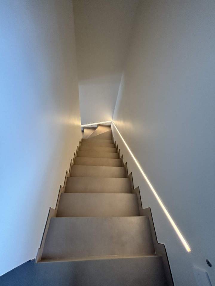 pose-carrelage-escalier-interieur-lyon
