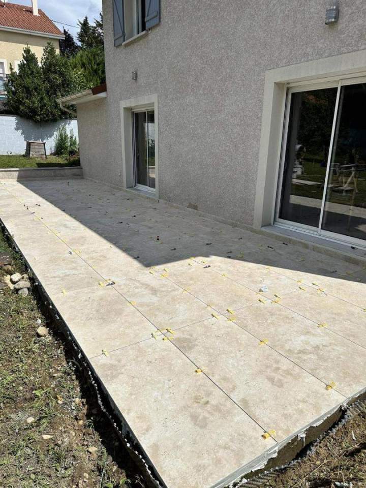 Installation carrelage terrasse Lyon