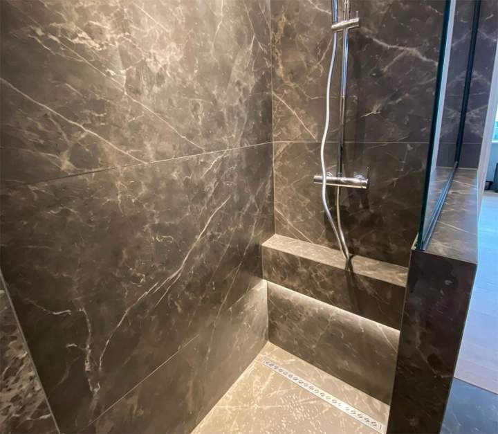 Habillage mural élégant pour vos cuisines et pièces d'eau