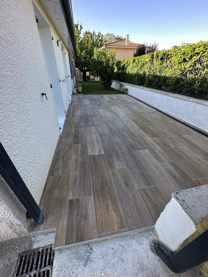 Pose carrelage terrasse design Lyon